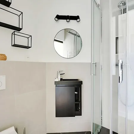 Charm And Light In This Parisian Cocoon For 4 * Paris