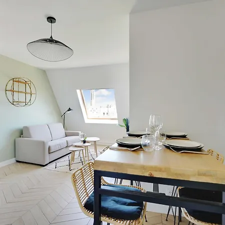 Charm And Light In This Parisian Cocoon For 4 * Paris